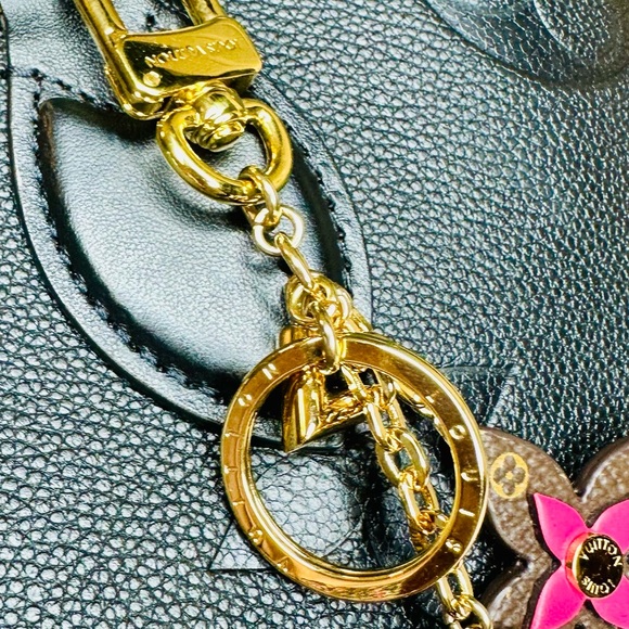 EUC Louis Vuitton Porto Cle Blooming Flower Key Chain Bag Charm - Picture 15 of 16